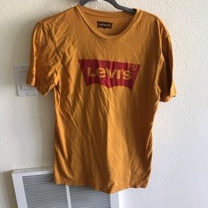 Casual Levi’s tee